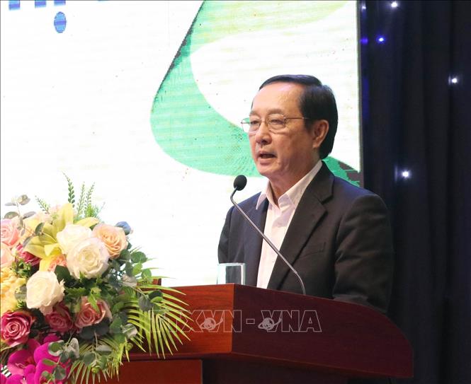 Ông Huỳnh Thành Đạt, Ủy viên Trung ương Đảng, Phó Trưởng Ban Tuyên giáo và Dân vận Trung ương, phát biểu tại hội thảo.