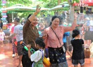 Độc đáo Tết Bunpimay của người Lào trên đất Tây Nguyên Độc đáo Tết Bunpimay của người Lào trên đất Tây Nguyên