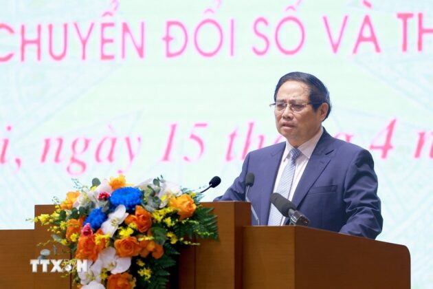 Thủ tướng Phạm Minh Ch&iacute;nh l&agrave;m việc với doanh nghiệp nh&agrave; nước về chuyển đổi số