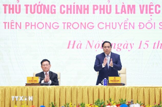 Thủ tướng Phạm Minh Ch&iacute;nh chủ tr&igrave; Hội nghị Thủ tướng Ch&iacute;nh phủ l&agrave;m việc với doanh nghiệp nh&agrave; nước với chủ đề &ldquo;Ti&ecirc;n phong trong chuyển đổi số v&agrave; th&uacute;c đẩy tăng trưởng.&rdquo;