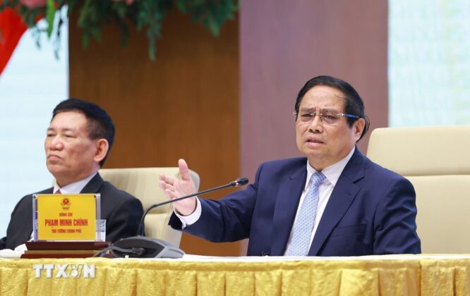 Thủ tướng Phạm Minh Ch&iacute;nh chủ tr&igrave; buổi l&agrave;m việc.