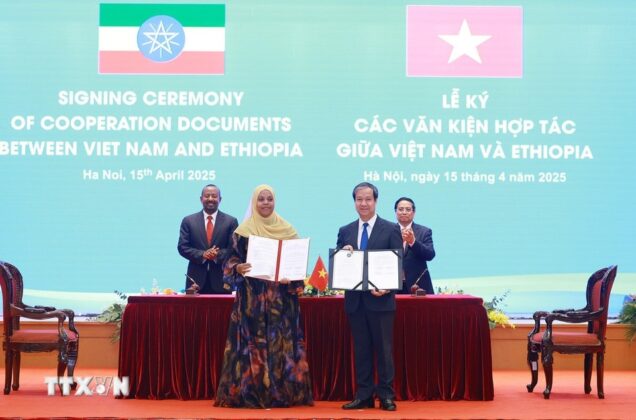 Thủ tướng Phạm Minh Ch&iacute;nh v&agrave; Thủ tướng Ethiopia Abiy Ahmed Ali chứng kiến k&yacute; kết Bản ghi nhớ về hợp t&aacute;c gi&aacute;o dục giữa Bộ Gi&aacute;o dục v&agrave; Đ&agrave;o tạo Việt Nam v&agrave; Bộ Gi&aacute;o dục Ethiopia.