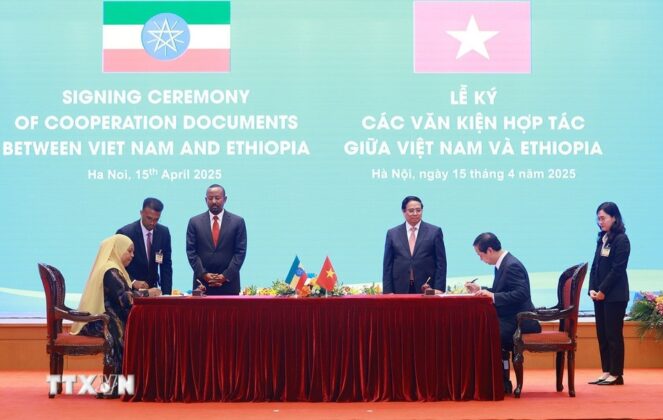 Thủ tướng Phạm Minh Ch&iacute;nh v&agrave; Thủ tướng Ethiopia Abiy Ahmed Ali chứng kiến k&yacute; kết Bản ghi nhớ về hợp t&aacute;c gi&aacute;o dục giữa Bộ Gi&aacute;o dục v&agrave; Đ&agrave;o tạo Việt Nam v&agrave; Bộ Gi&aacute;o dục Ethiopia.