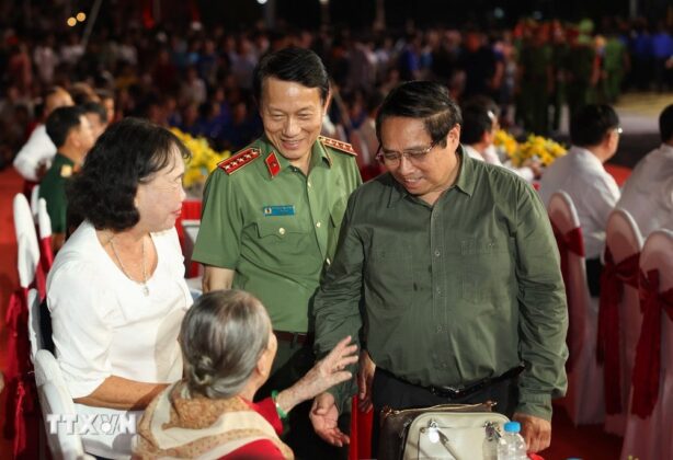 Thủ tướng Phạm Minh Ch&iacute;nh dự Chương tr&igrave;nh nghệ thuật &ldquo;K&yacute; ức để lại&rdquo; ở T&acirc;y Ninh