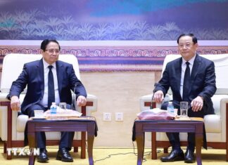 Thủ tướng Phạm Minh Chính gặp lãnh đạo Cộng hòa Dân chủ nhân dân Lào