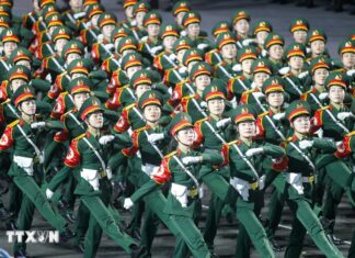 Toàn cảnh Lễ diễu binh, diễu hành kỷ niệm 50 năm thống nhất đất nước