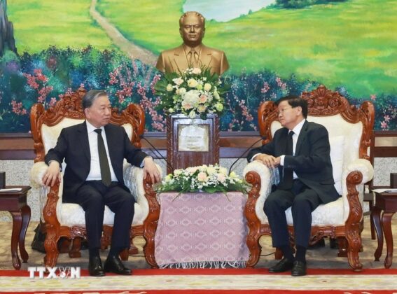 Tổng B&iacute; thư T&ocirc; L&acirc;m gặp Tổng B&iacute; thư, Chủ tịch nước L&agrave;o Thongloun Sisoulith.