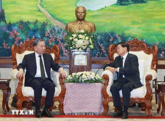 Tổng B&iacute; thư T&ocirc; L&acirc;m gặp Tổng B&iacute; thư, Chủ tịch nước L&agrave;o Thongloun Sisoulith.