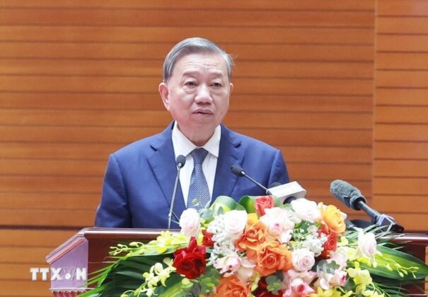 Tổng B&iacute; thư T&ocirc; L&acirc;m ph&aacute;t biểu.
