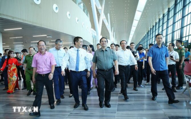 Thủ tướng Phạm Minh Ch&iacute;nh thăm c&ocirc;ng tr&igrave;nh Nh&agrave; ga T3 Cảng h&agrave;ng kh&ocirc;ng quốc tế T&acirc;n Sơn Nhất, Th&agrave;nh phố Hồ Ch&iacute; Minh.