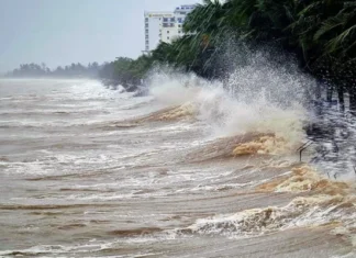Xuất hiện vùng áp thấp trên Biển Đông, liệu có khả năng phát triển thành bão số 1?