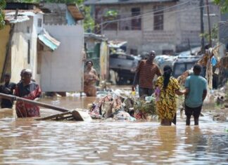 Hơn 100 người thiệt mạng do lũ lụt tại CHDC Congo Hơn 100 người thiệt mạng do lũ lụt tại CHDC Congo