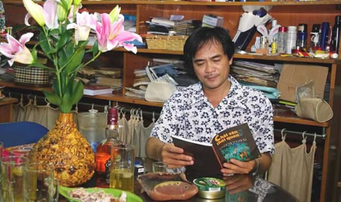 “Chất vấn thói quen” của nhà thơ Phan Hoàng - Tác giả: Nhà phê bình văn học Đỗ Nguyên Thương “Chất vấn thói quen” của nhà thơ Phan Hoàng - Tác giả: Nhà phê bình văn học Đỗ Nguyên Thương