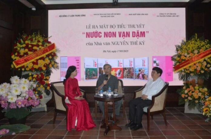 Nhà văn Nguyễn Thế Kỷ: 20 năm ấp ủ bộ tiểu thuyết đồ sộ về Chủ tịch Hồ Chí Minh