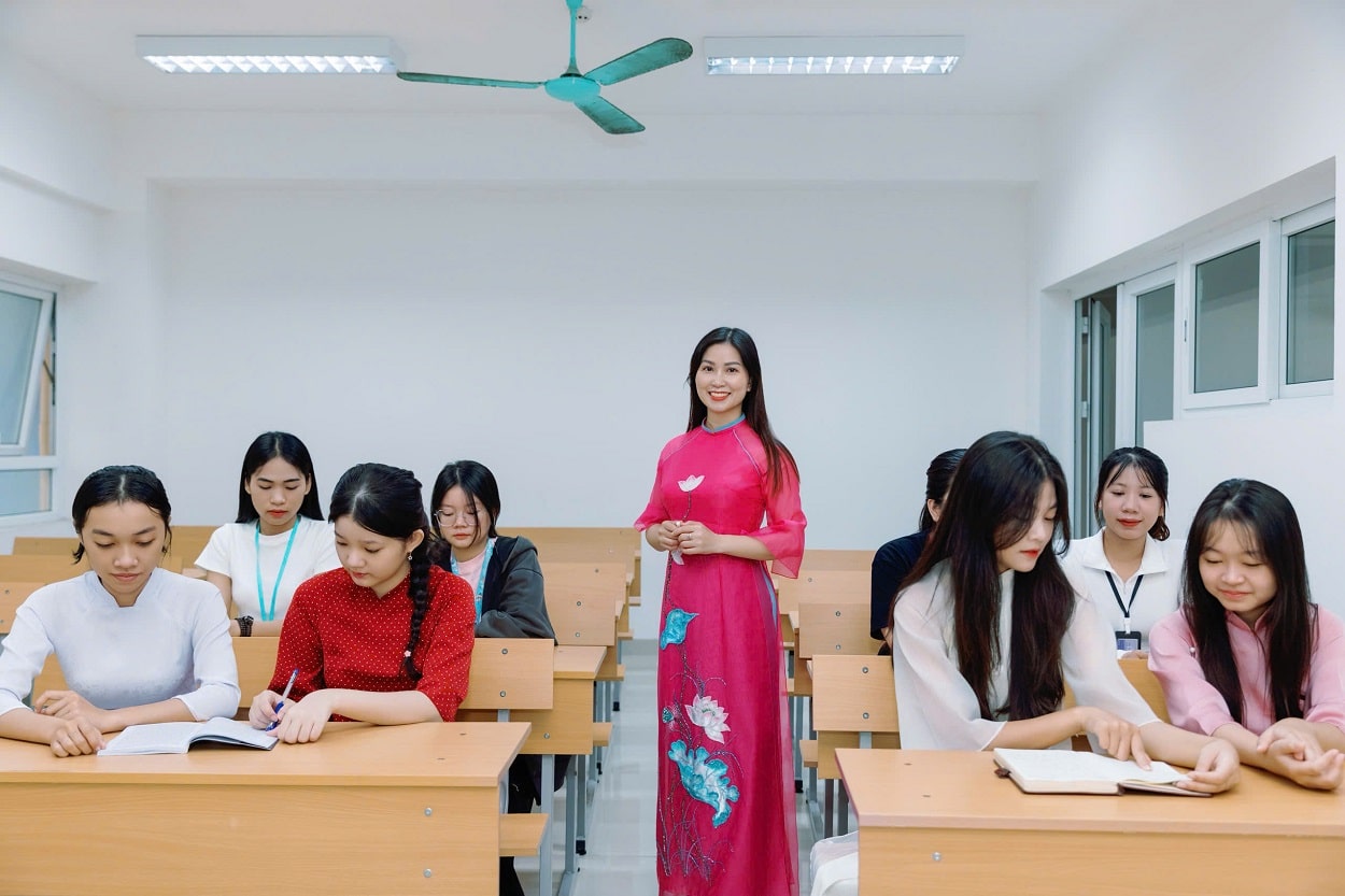 Tiến sĩ Nguyễn Thùy Trang -h7
