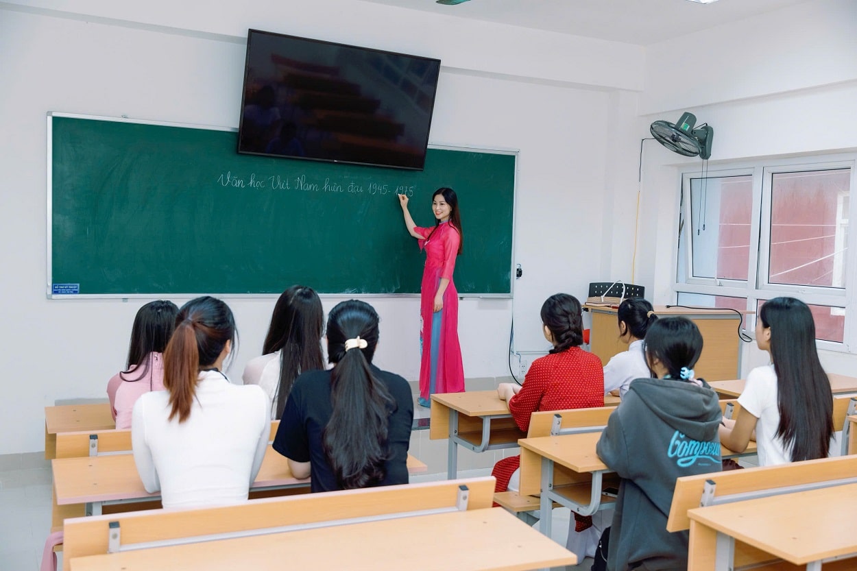 Tiến sĩ Nguyễn Thùy Trang -h8