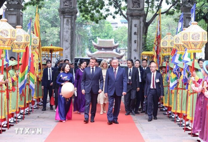 Tổng Bí thư Tô Lâm và Phu nhân cùng Tổng thống Pháp và Phu nhân thăm Văn Miếu-Quốc Tử Giám