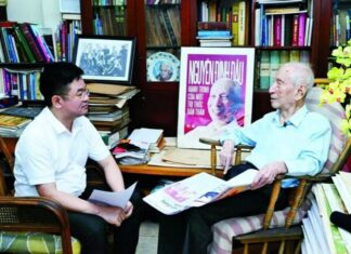 Tổng Biên tập Báo Công Thương Nguyễn Văn Minh và học giả Nguyễn Đình Đầu