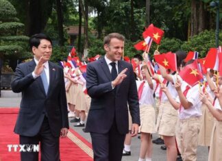 Chủ tịch nước Lương Cường chủ trì lễ đón Tổng thống Pháp Emmanuel Macron và Phu nhân thăm cấp Nhà nước tới Việt Nam