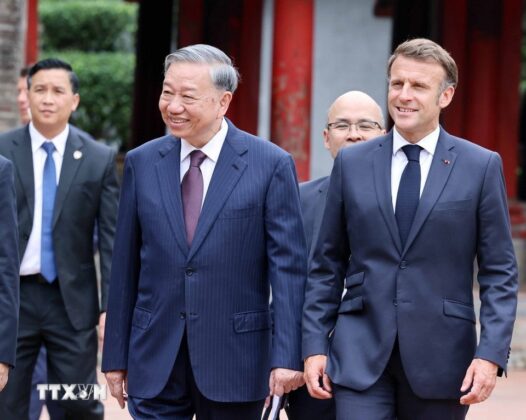 Tổng B&iacute; thư T&ocirc; L&acirc;m v&agrave; Tổng thống Ph&aacute;p Emmanuel Macron.