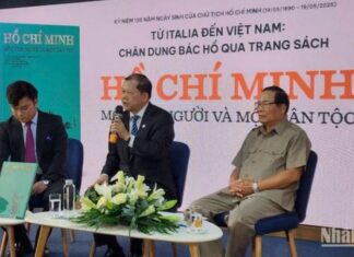 Hành trình từ Italia đến Việt Nam của cuốn sách tranh về Chủ tịch Hồ Chí Minh Hành trình từ Italia đến Việt Nam của cuốn sách tranh về Chủ tịch Hồ Chí Minh