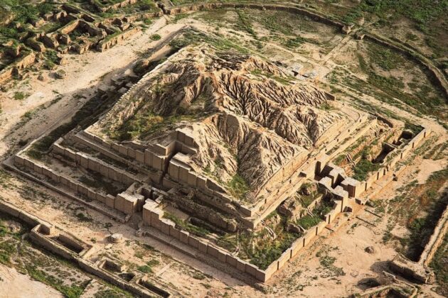 Nằm ở tỉnh Khuzestan, T&acirc;y Nam Iran, kim tự th&aacute;p Chogha Zanbil l&agrave; một phức hợp cổ được bảo tồn tốt nhất của nền văn minh Elamite cổ đại.