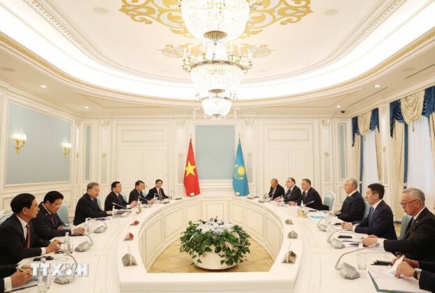 Tổng B&iacute; thư T&ocirc; L&acirc;m v&agrave; Tổng thống Kazakhstan Kassym-Jomart Tokayev hội đ&agrave;m cấp Nh&agrave; nước.