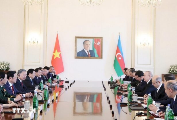 Tổng B&iacute; thư T&ocirc; L&acirc;m hội đ&agrave;m cấp Nh&agrave; nước với Tổng thống Azerbaijan Ilham Aliyev.
