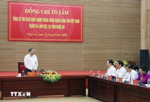 Tổng B&iacute; thư T&ocirc; L&acirc;m ph&aacute;t biểu.