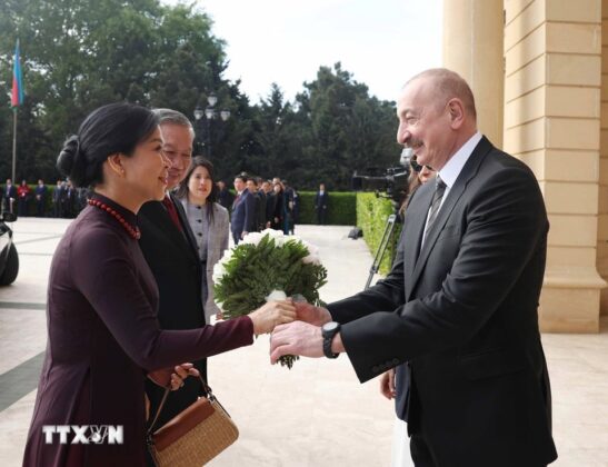 Tổng thống Azerbaijan Ilham Aliyev v&agrave; Phu nh&acirc;n đ&oacute;n Tổng B&iacute; thư T&ocirc; L&acirc;m v&agrave; Phu nh&acirc;n.