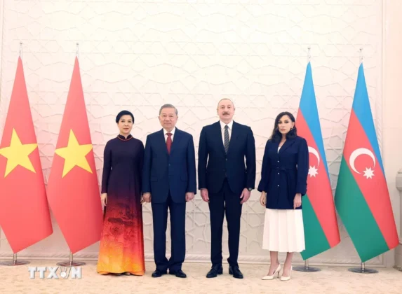 Lễ đ&oacute;n Tổng B&iacute; thư T&ocirc; L&acirc;m thăm cấp Nh&agrave; nước tới Azerbaijan