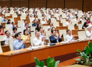 Chính thức thông qua Nghị quyết sửa đổi, bổ sung Hiến pháp năm 2013 Chính thức thông qua Nghị quyết sửa đổi, bổ sung Hiến pháp năm 2013