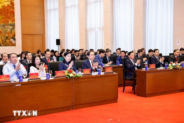 Chủ tịch Quốc hội Trần Thanh Mẫn v&agrave; đại biểu dự Đại hội Đảng bộ Ủy ban Ph&aacute;p luật v&agrave; Tư ph&aacute;p lần thứ nhất.
