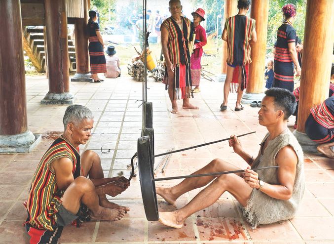 Người Brâu cho rằng chiêng Tha không chỉ là nhạc khí mà còn là thần linh, là tổ tiên của họ.