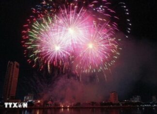 Lễ hội pháo hoa quốc tế Đà Nẵng: Bừng sáng những sắc màu châu Âu Lễ hội pháo hoa quốc tế Đà Nẵng: Bừng sáng những sắc màu châu Âu
