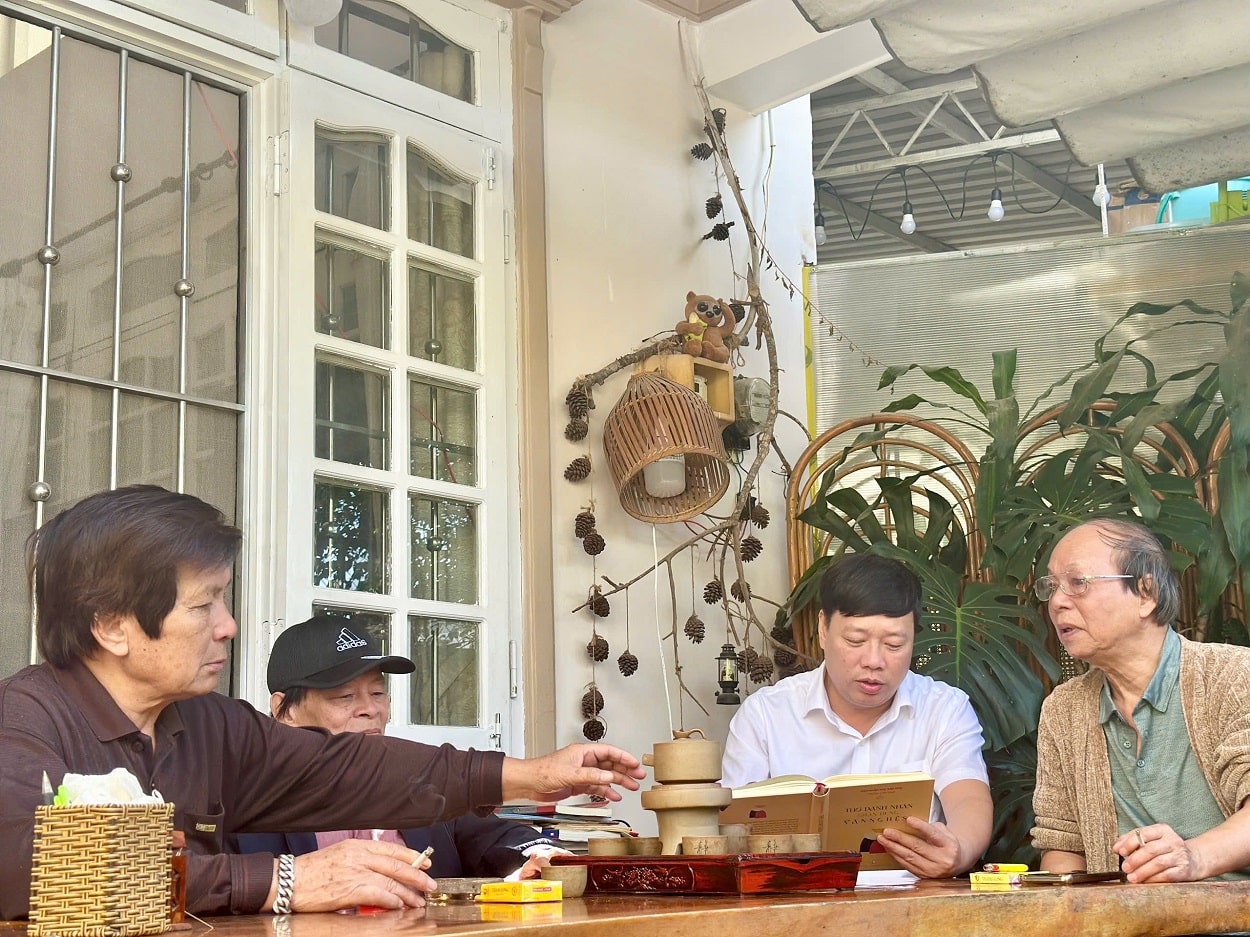 Nhà văn Phùng Văn Khai -h1