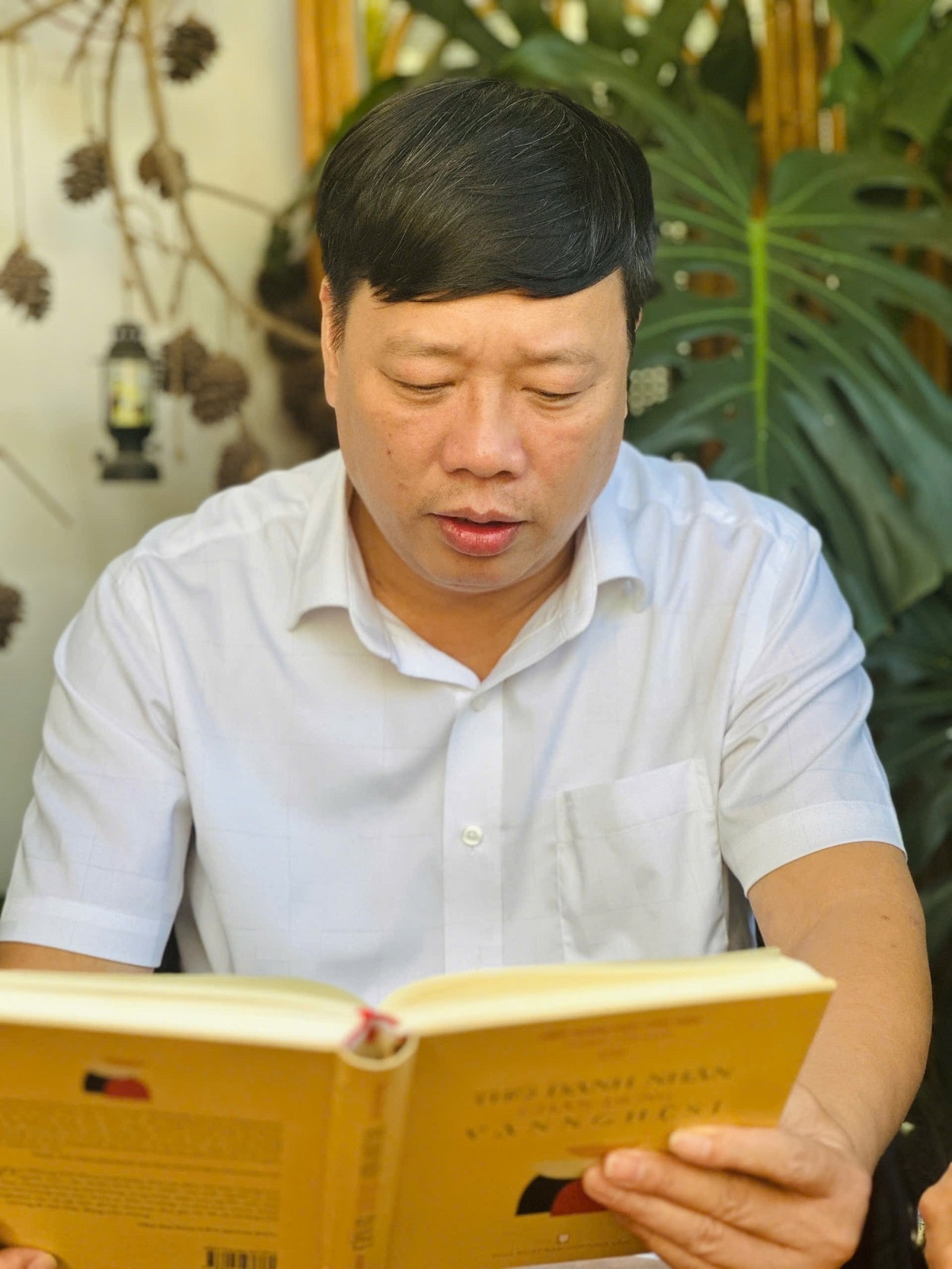 Nhà văn Phùng Văn Khai 