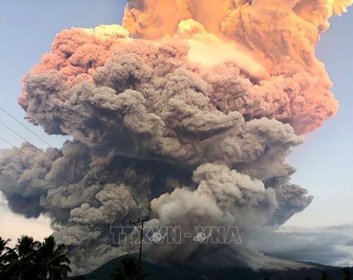 Indonesia: Bali hủy hàng chục chuyến bay do núi lửa phun trào