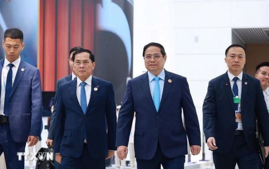 Với hơn 30 hoạt động trong khuôn khổ chuyến công tác tại Thiên Tân và Thượng Hải, Thủ tướng Phạm Minh và đoàn đại biểu Việt Nam đã để lại dấu ấn đậm nét cả phương diện đa phương và song phương.