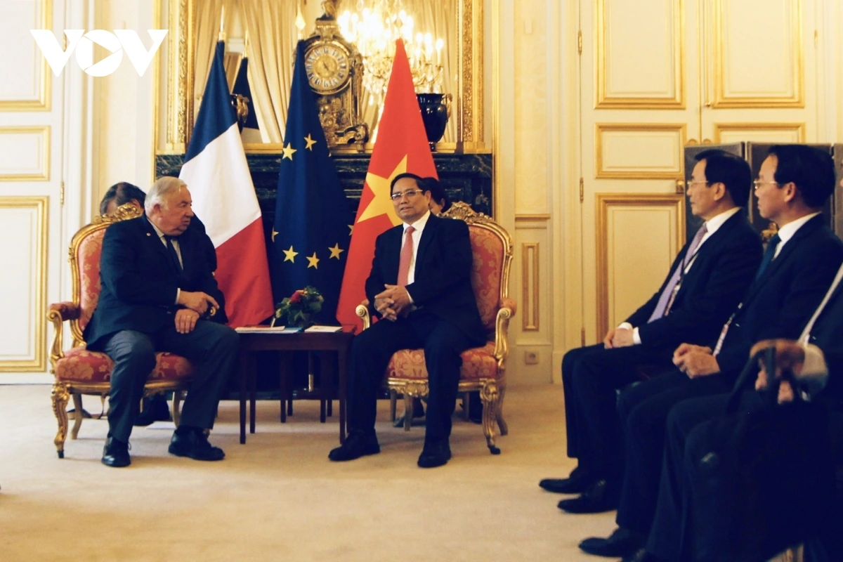 Chiều 10/6, Thủ tướng Phạm Minh Chính đã hội kiến Chủ tịch Thượng viện Pháp Gérard Larcher. Hai bên nhất trí đẩy mạnh quan hệ quốc phòng – an ninh, trong đó có gìn giữ hòa bình, cứu hộ cứu nạn, khoa học – công nghệ, năng lượng, giao thông – vận tải. Thủ tướng cũng nhấn mạnh rằng sự phát triển quan hệ hai nước có thể ví như “đồ thị đi lên”.