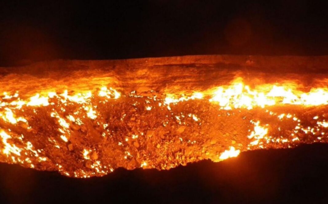 Turkmenistan dập tắt ngọn lửa 'địa ngục' sau hơn 50 năm cháy không ngừng