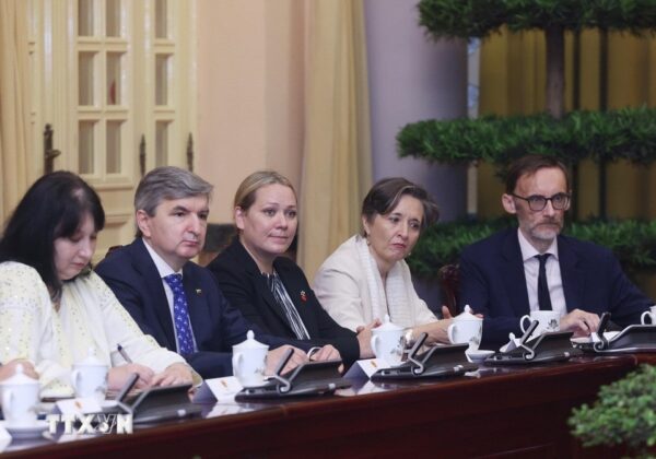 Đại sứ, đại biện c&aacute;c nước th&agrave;nh vi&ecirc;n Li&ecirc;n minh ch&acirc;u &Acirc;u (EU) tại Việt Nam dự buổi tiếp.