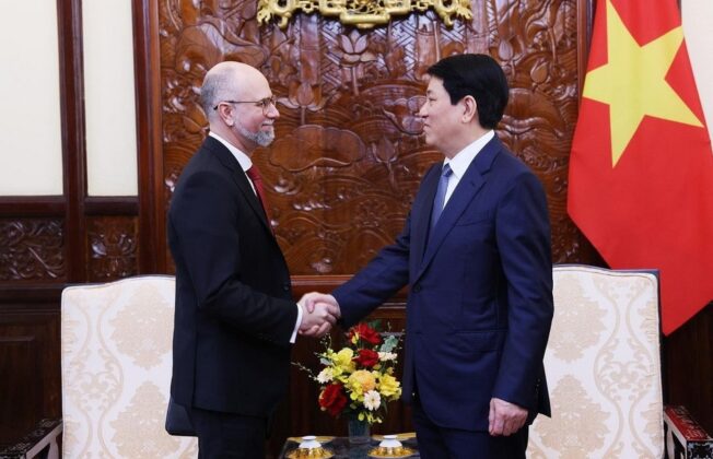 Chủ tịch nước Lương Cường tiếp Đại sứ Canada tại Việt Nam Shawn Steil đến ch&agrave;o từ biệt.