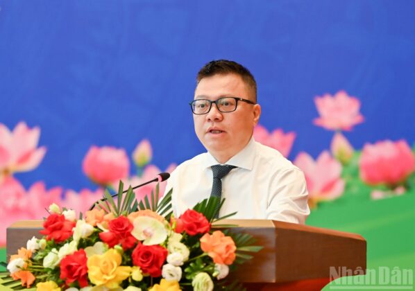 Tổng Bi&ecirc;n tập B&aacute;o Nh&acirc;n D&acirc;n, Ph&oacute; Trưởng Ban Tuy&ecirc;n gi&aacute;o v&agrave; D&acirc;n vận Trung ương, Chủ tịch Hội Nh&agrave; b&aacute;o Việt Nam L&ecirc; Quốc Minh tham luận về nội dung x&acirc;y dựng cơ chế đặc th&ugrave; cho c&aacute;c cơ quan b&aacute;o ch&iacute; chủ lực, đa phương tiện.
