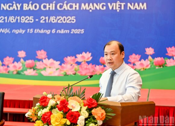 Thứ trưởng Thường trực Văn h&oacute;a, Thể thao v&agrave; Du lịch L&ecirc; Hải B&igrave;nh tham luận về nội dung Luật B&aacute;o ch&iacute; (sửa đổi).