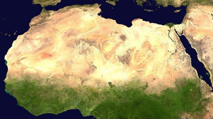 Chiếm phần lớn diện t&iacute;ch khu vực Bắc Phi, sa mạc Sahara l&agrave; sa mạc lớn nhất tr&ecirc;n Tr&aacute;i đất, v&agrave; l&agrave; hoang mạc lớn thứ ba, sau ch&acirc;u Nam Cực v&agrave; Bắc Cực l&agrave; hai khu vực băng gi&aacute; nhất tr&ecirc;n thế giới.
