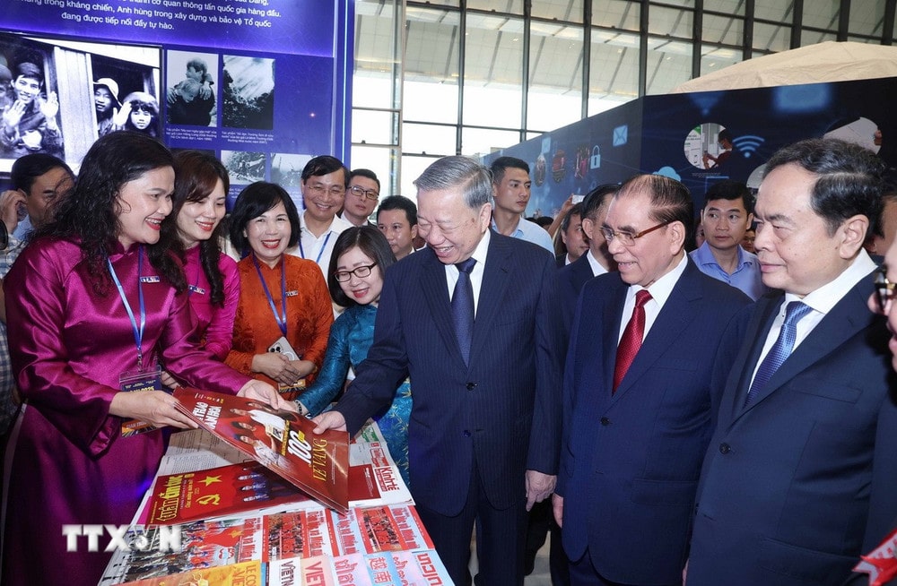 Tổng Bí thư dự Lễ kỷ niệm 100 năm Ngày Báo chí cách mạng Việt Nam Tổng Bí thư dự Lễ kỷ niệm 100 năm Ngày Báo chí cách mạng Việt Nam
