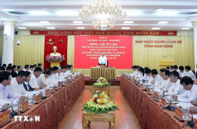 Tổng B&iacute; thư T&ocirc; L&acirc;m ph&aacute;t biểu.