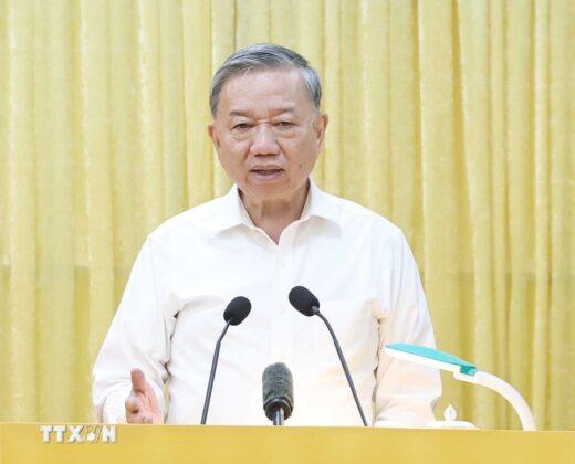 Tổng B&iacute; thư T&ocirc; L&acirc;m ph&aacute;t biểu.