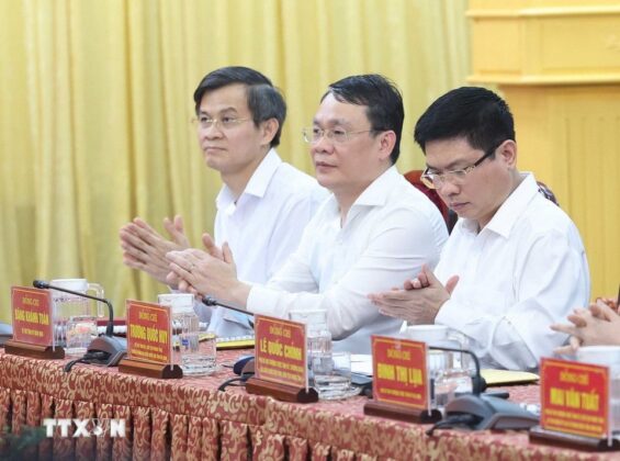 C&aacute;c đại biểu tham dự buổi l&agrave;m việc.